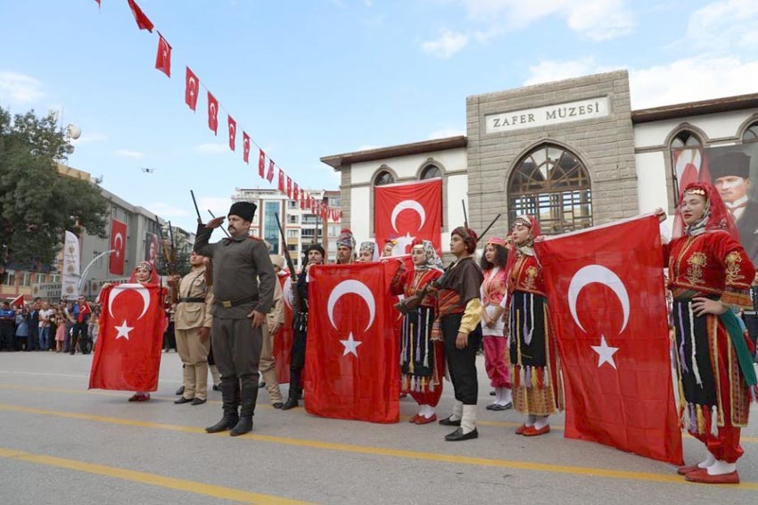 Asırlık zafere muhteşem kutlama