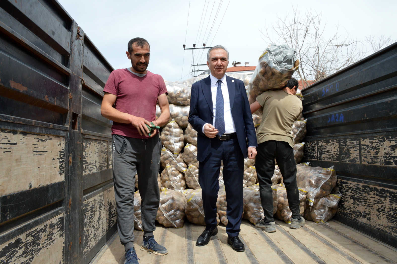 Şuhut Mustafa Enis Arabacı’yı bağrına bastı