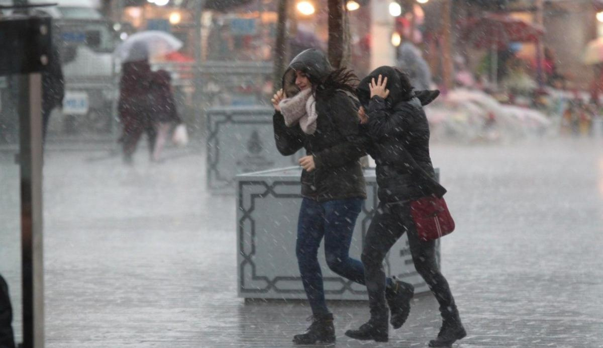 Meteorolojiden kuvvetli yağış ve fırtına uyarısı