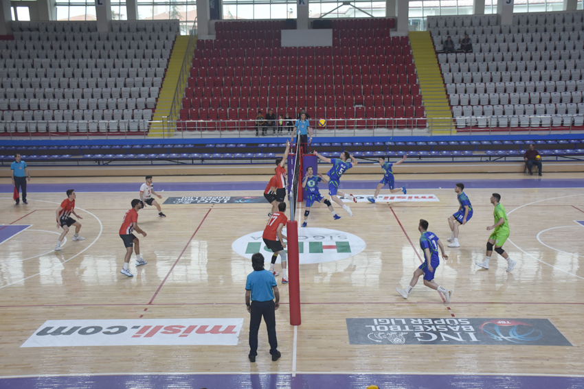 Voleybol genç erkekler Play Off müsabakaları sona erdi