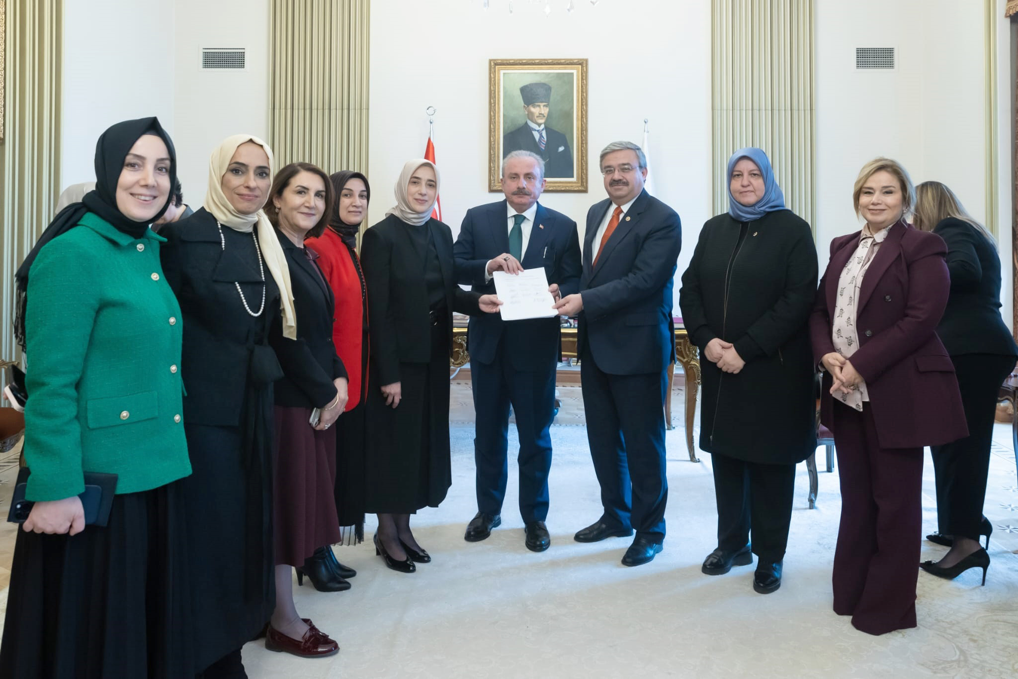 Başörtü sorununu çözmek için yeni Anayasa taslağı!