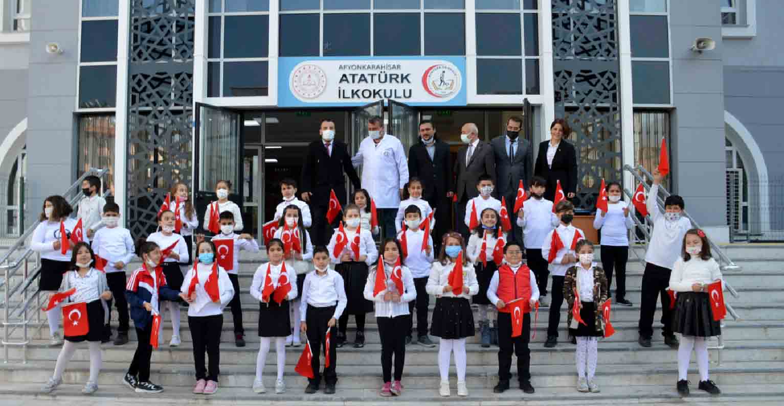 Afyon Atatürk İlkokulu eTwinning Projelerinde ödüle doymuyor