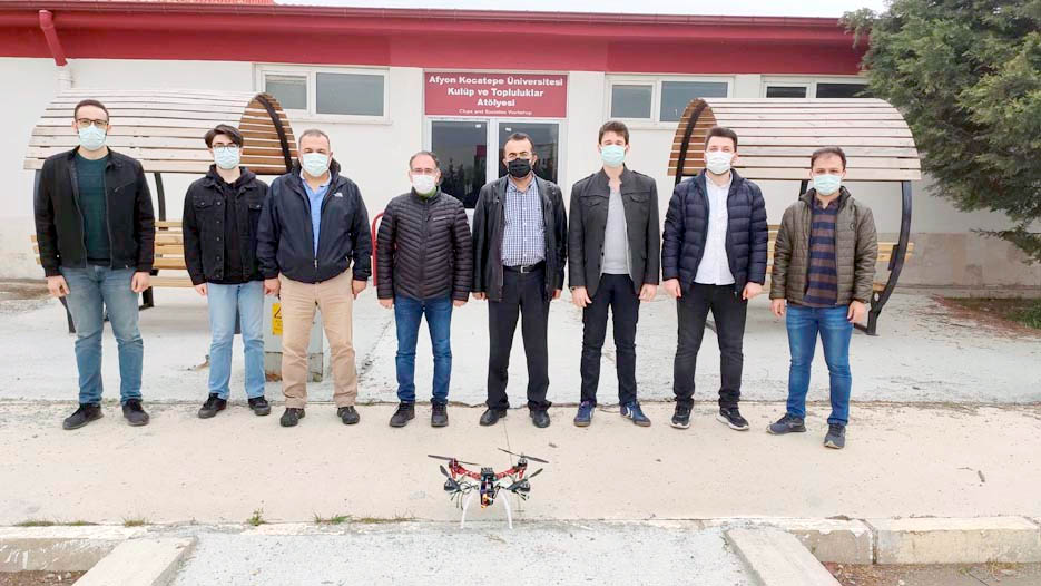 Drone ile kiraz ağaçları ilaçlanacak