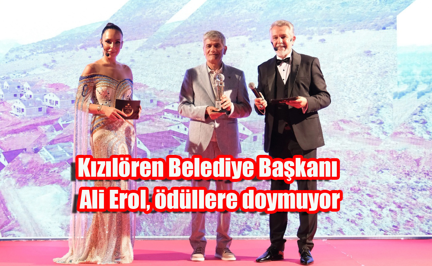 Başkan Erol, yılın en başarılı sosyal hizmet belediyeciliği ödülünü aldı