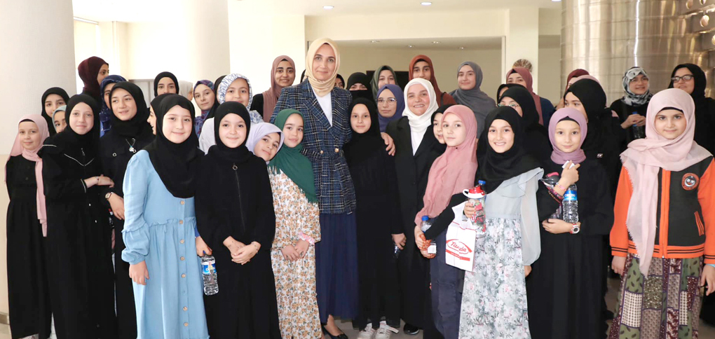  Kur'an-ı Kerim'i Yüzünden Güzel Okuma Kız Öğrenciler Türkiye Finali yapıldı