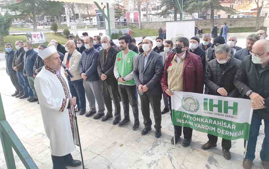 Genç İHH gönüllüleri için gıyabi cenaze namazı kılındı