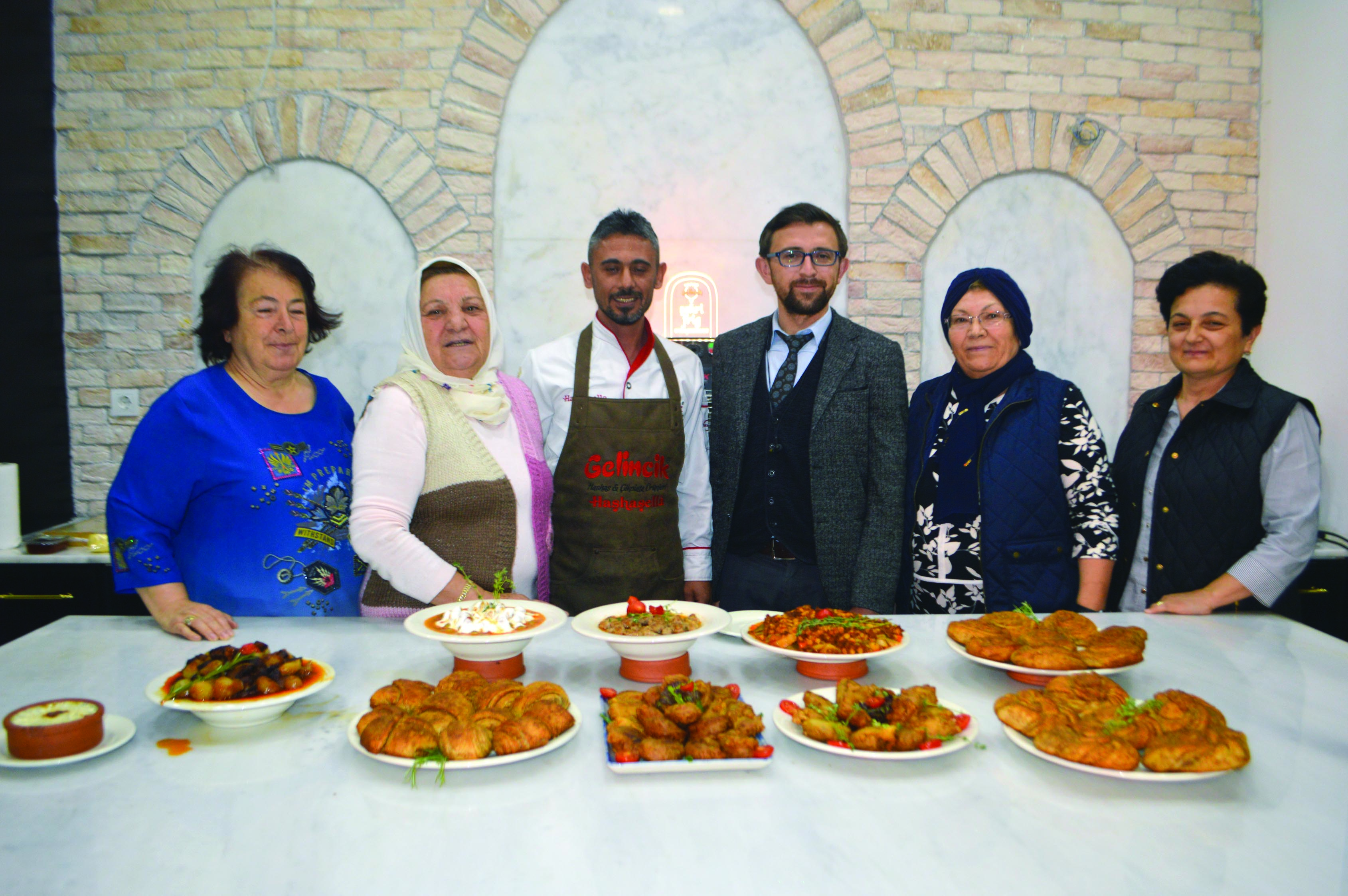 Yöresel lezzetlerimiz aşçılara anne eliyle öğretiliyor