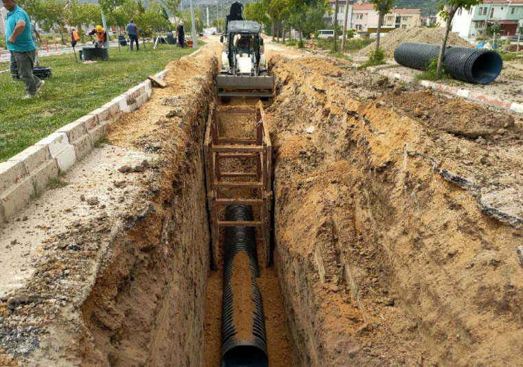 Uydukent yağmursuyu şebeke hattı  çalışmaları devam ediyor