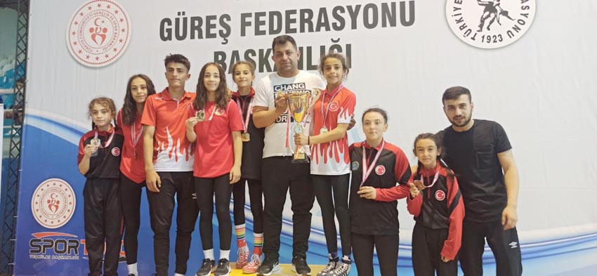 Taşoluk Spor Kulübü güreşte Türkiye şampiyon oldu